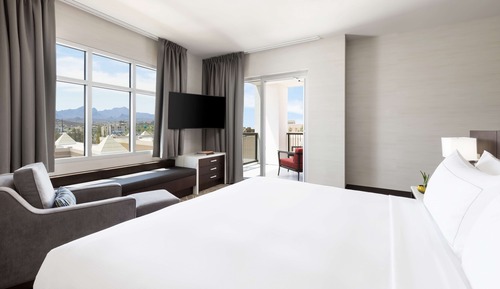 Suite, 1 King Bed, Balcony