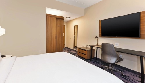 Basic Room, 1 King Bed