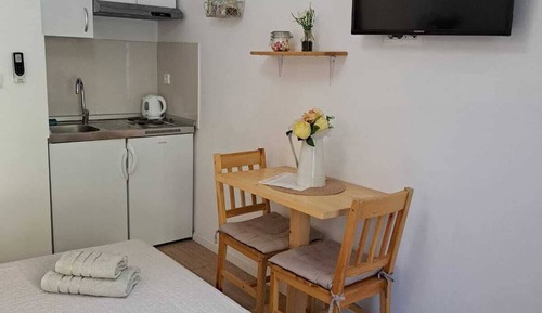 Studio (Studio Apartment 1)