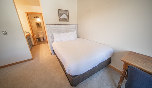 Signature Condo, 2 Bedrooms, Balcony, Mountain View (Pines 2167)