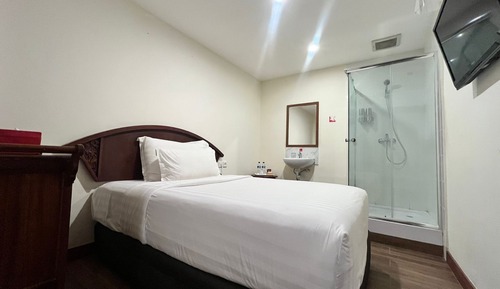 Standard Single No Window with Private Shower and Shared Toilet