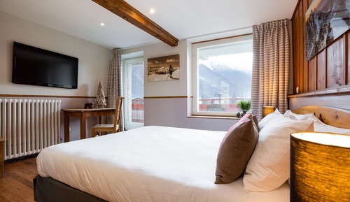 Classic Room, 1 Queen Bed, Mountain View