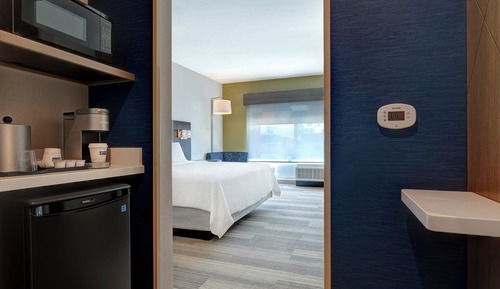 Standard Room, 1 King Bed, Accessible, Non Smoking