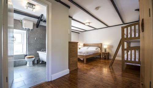House (4 Bedrooms)