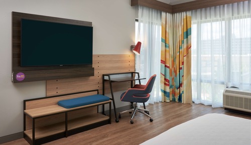 Room, 1 King Bed, Accessible (Roll-In Shower)