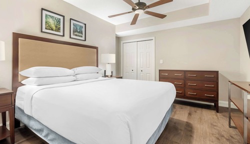 1 Bedroom, 1 King Oceanview Suite w/Sofabed