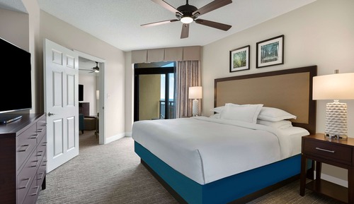 2 Bedroom, 1 King & 2 Queen Oceanview Suite, Accessible (Hearing, Tub)