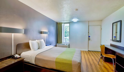 Standard Room, 1 Queen Bed, Smoking, Kitchenette
