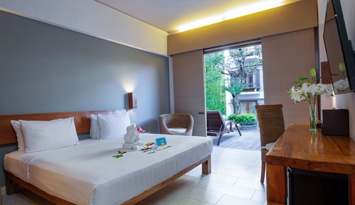 Deluxe Room, Pool View