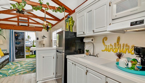 Floating Coconut Cottage Houseboat