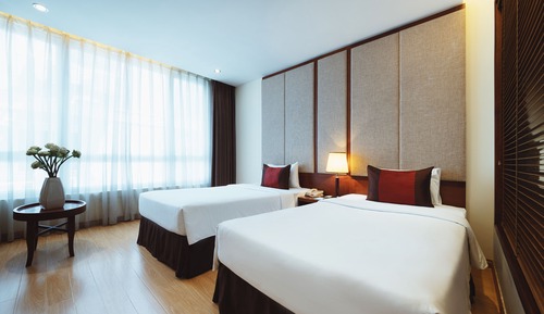 Deluxe Twin Windows Room