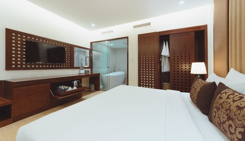 Paragon Suite City View Room