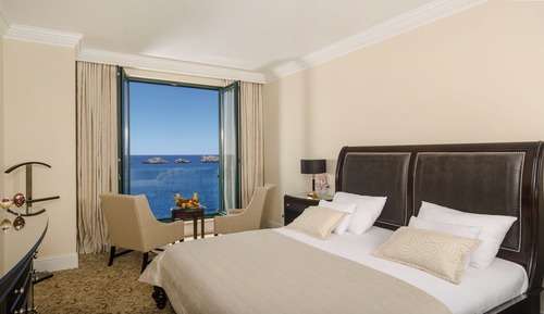 Deluxe Suite, 1 King Bed with Sofa bed, Balcony, Sea View