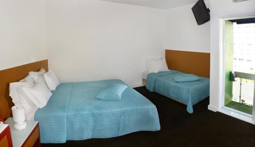 Design Triple Room (with Double Bed)