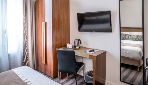 Standard Double or Twin Room (View Eiffel Tower)