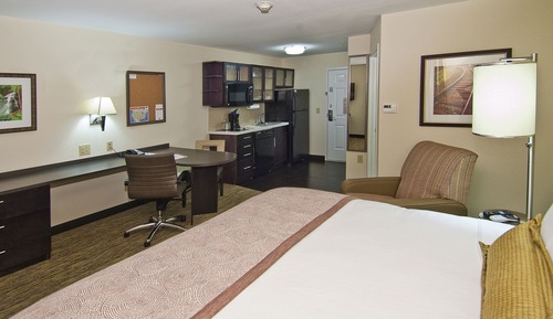 Studio Suite, 1 King Bed (Walk-In Shower)