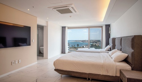 Deluxe Family Twin Room