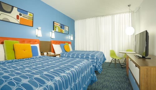 Mobility Accessible Poolside Standard Room, w/ADA tub (Includes Early Park Admission*)