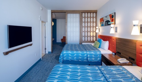 Mobility Accessible Family Suite, w / ADA tub - Exterior Entry (Includes Early Park Admission*)