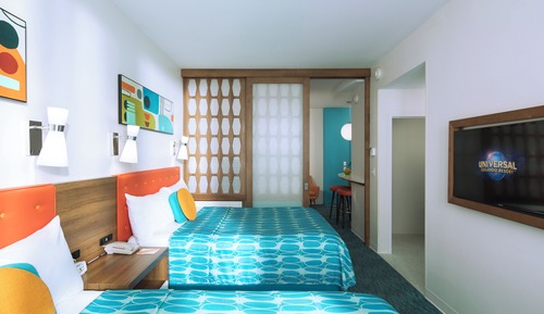 Poolside Family Suite - Exterior Entry (Includes Early Park Admission*)