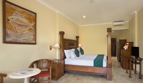 Deluxe Room, 1 King Bed, Pool View