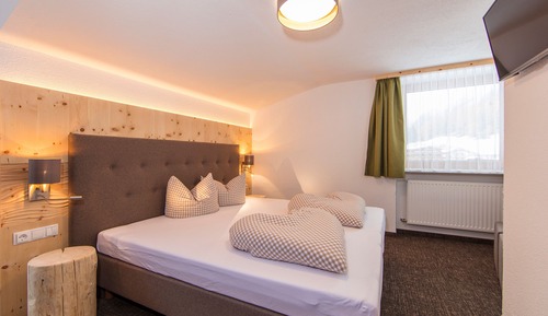 Family Apartment, 2 Bedrooms, Kitchen, Mountain View