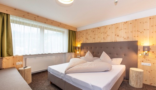 Family Apartment, 2 Bedrooms, Kitchen, Mountain View