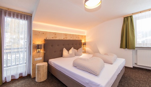 Family Apartment, 2 Bedrooms, Kitchen, Mountain View