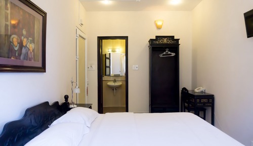 Deluxe Room, 1 Queen Bed