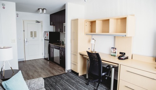 Suite, 1 Bedroom (Mobility/Hearing Access, Roll-In Shwr)