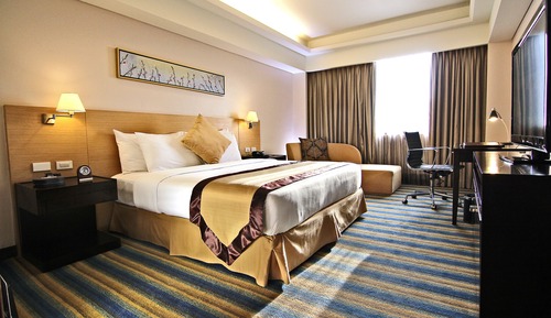 Executive Suite, 1 King Bed, Non Smoking, Bathtub
