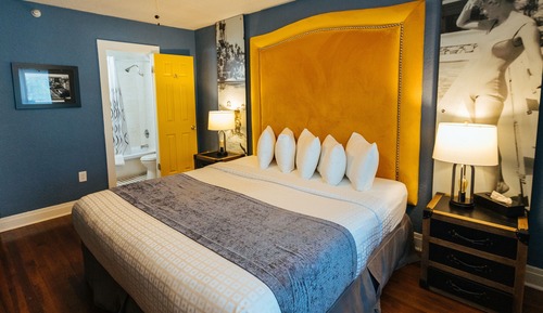 Standard Room, 1 King Bed