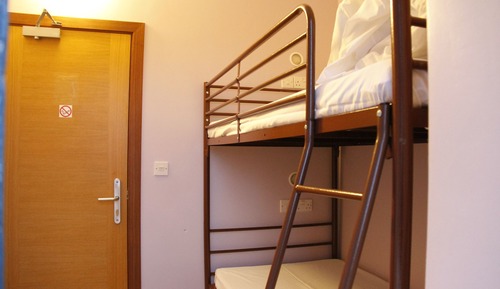  1 bed in shared, mixed room of 6 - private bathroom
