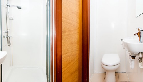  Private family room 6 beds - shared bathroom