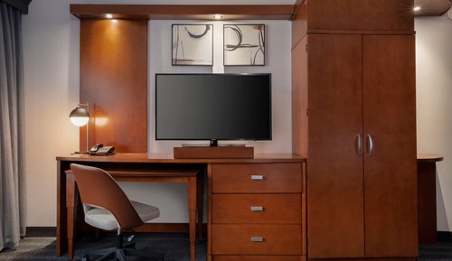 Room, 1 King Bed (Mobility/Hearing Access, Roll-In Shwr)