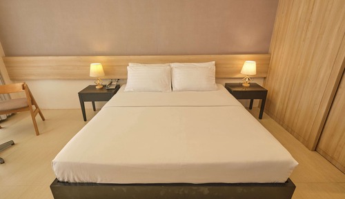 Premiere Deluxe - 1 King Bed