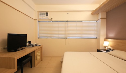 Standard Room - 1 Queen Bed