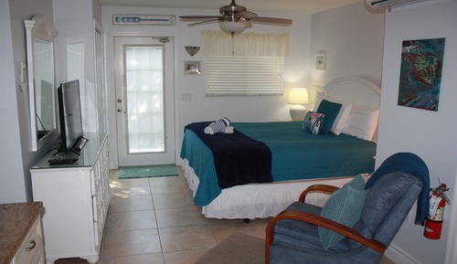 Comfort Studio Suite, 1 King Bed, Garden View