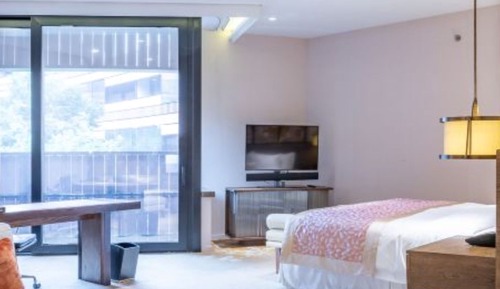 1 King Bed Standard Courtyard View