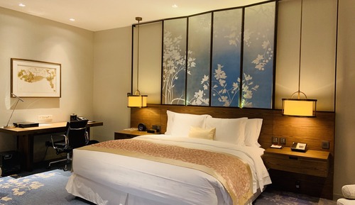 1 King Bed Standard