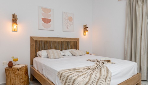 Studio (2 Adults + 1 Child)