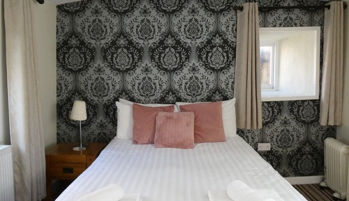 Double Room (Stump Cross)