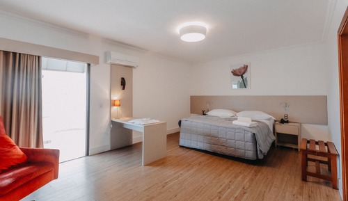 Superior Studio Suite, 1 King Bed, Balcony, City View
