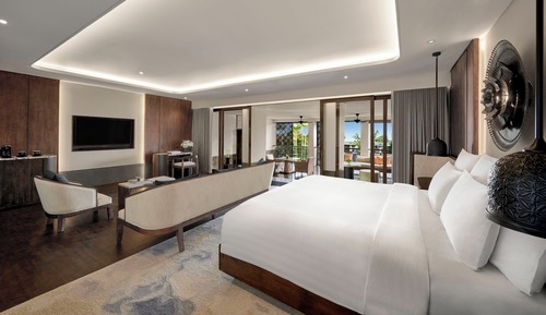 Junior Suite, 1 King Bed, Garden View