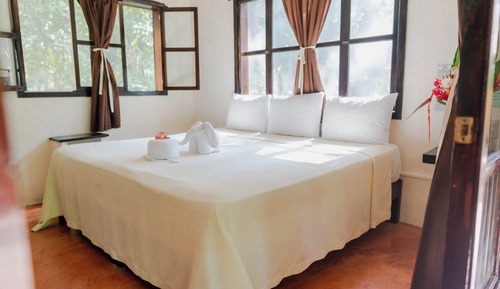 Economy Room, 1 Queen Bed, Private Bathroom