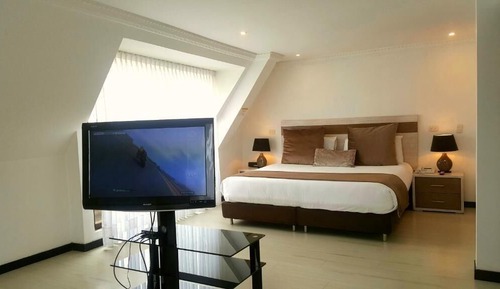 Deluxe Suite