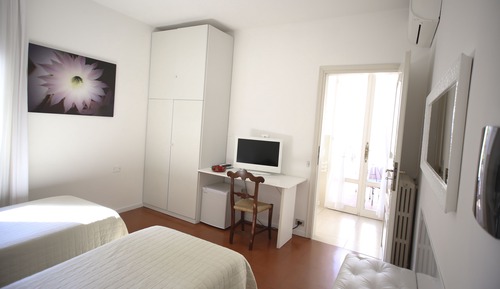 Classic Double Room Single Use, Garden View