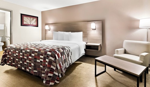 Deluxe Room, 1 Queen Bed, Accessible, Smoking
