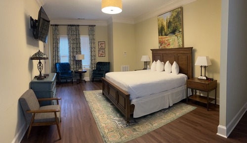 King Room (Suite located on North Grove Street)