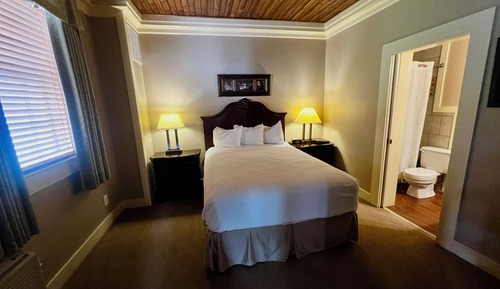 Basic Room, 1 Queen Bed